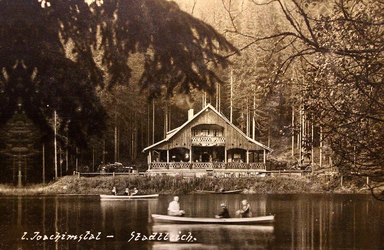 Jezirko Lesni Restaurant & Penzion 亚希莫夫 外观 照片